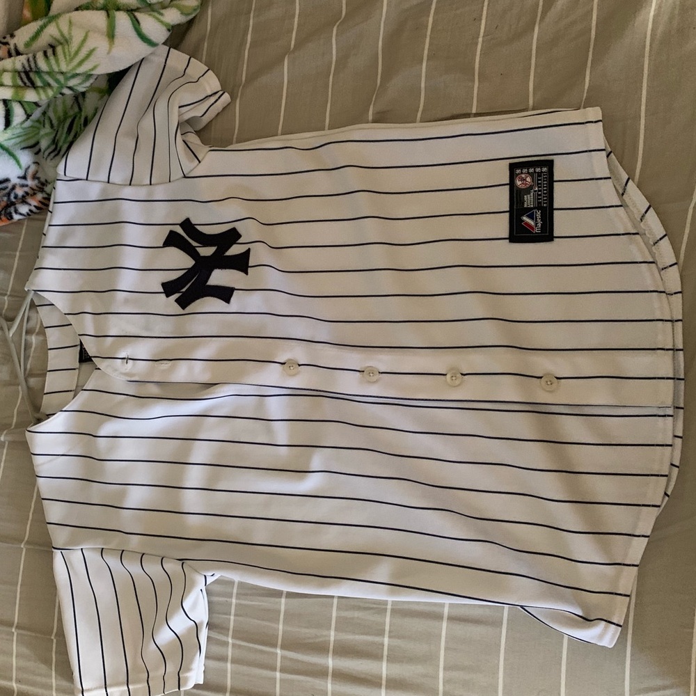 Women’s size large Yankees Jersey number 2